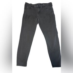 Lightly worn Liverpool high rise skinny jeans.